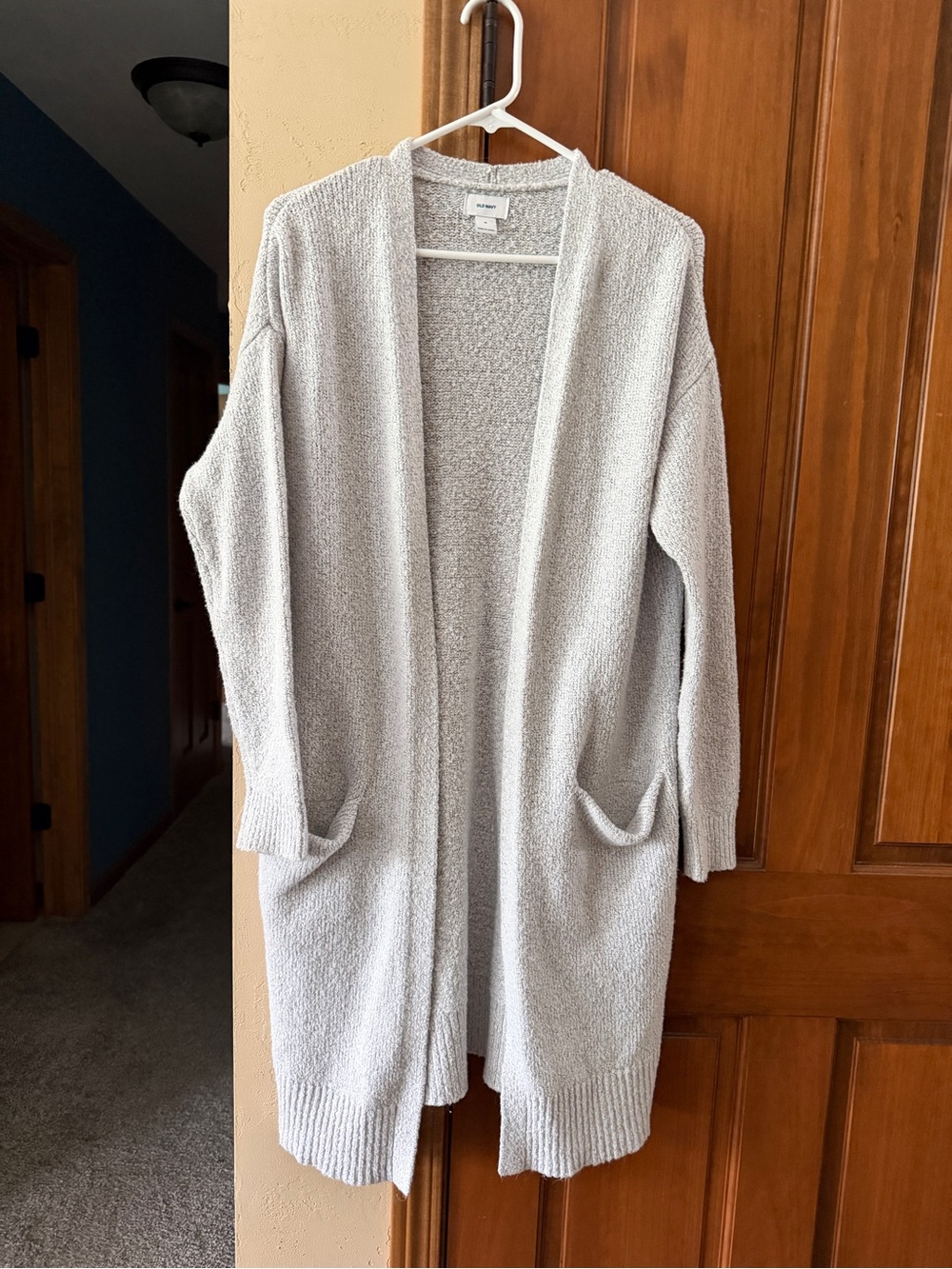 Light gray women’s med long cardigan